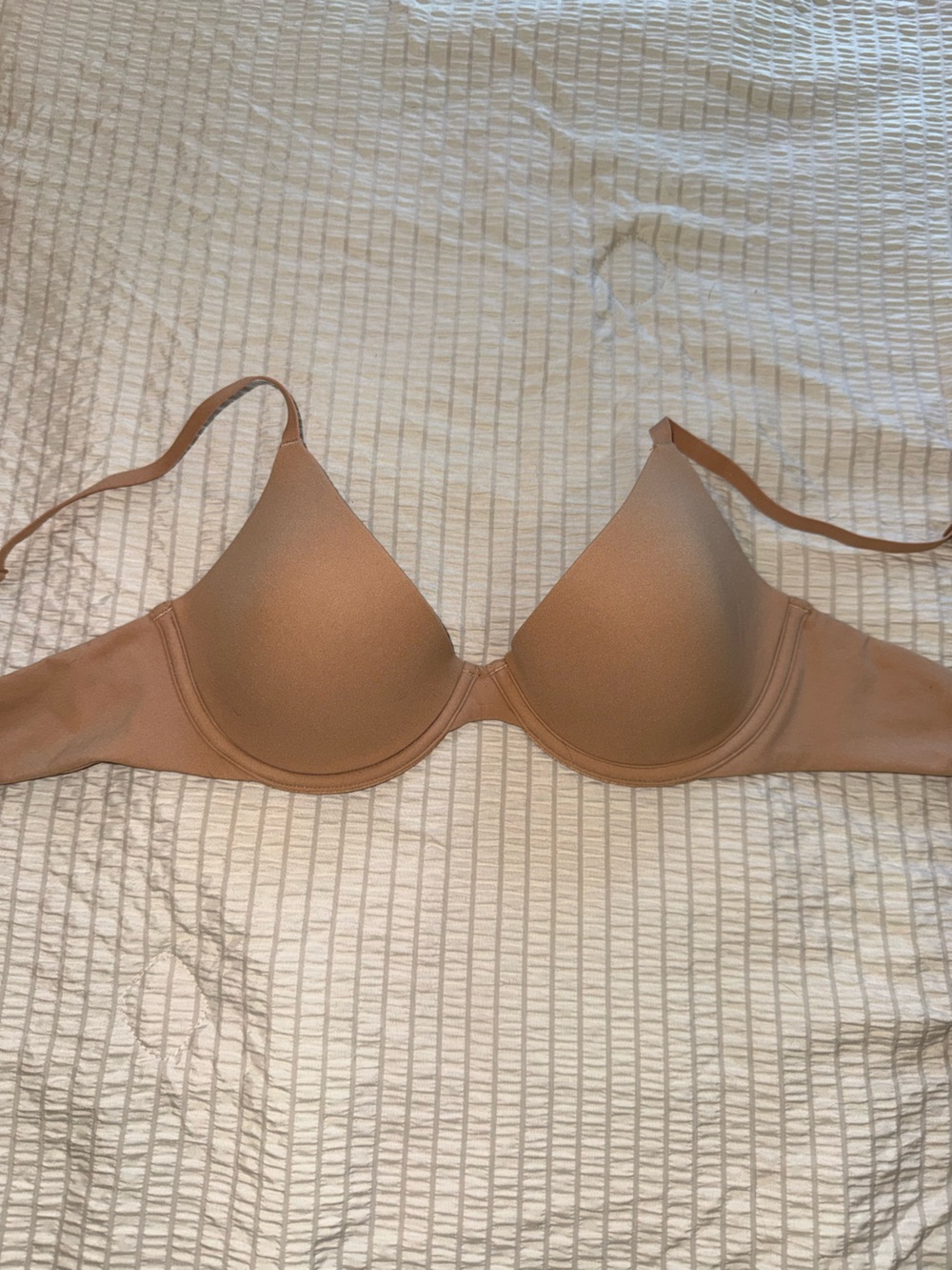 SOLD!! 🛑SKIMS Smooth Nude Plunge Push up Bra 36B - Picture 1 of 4